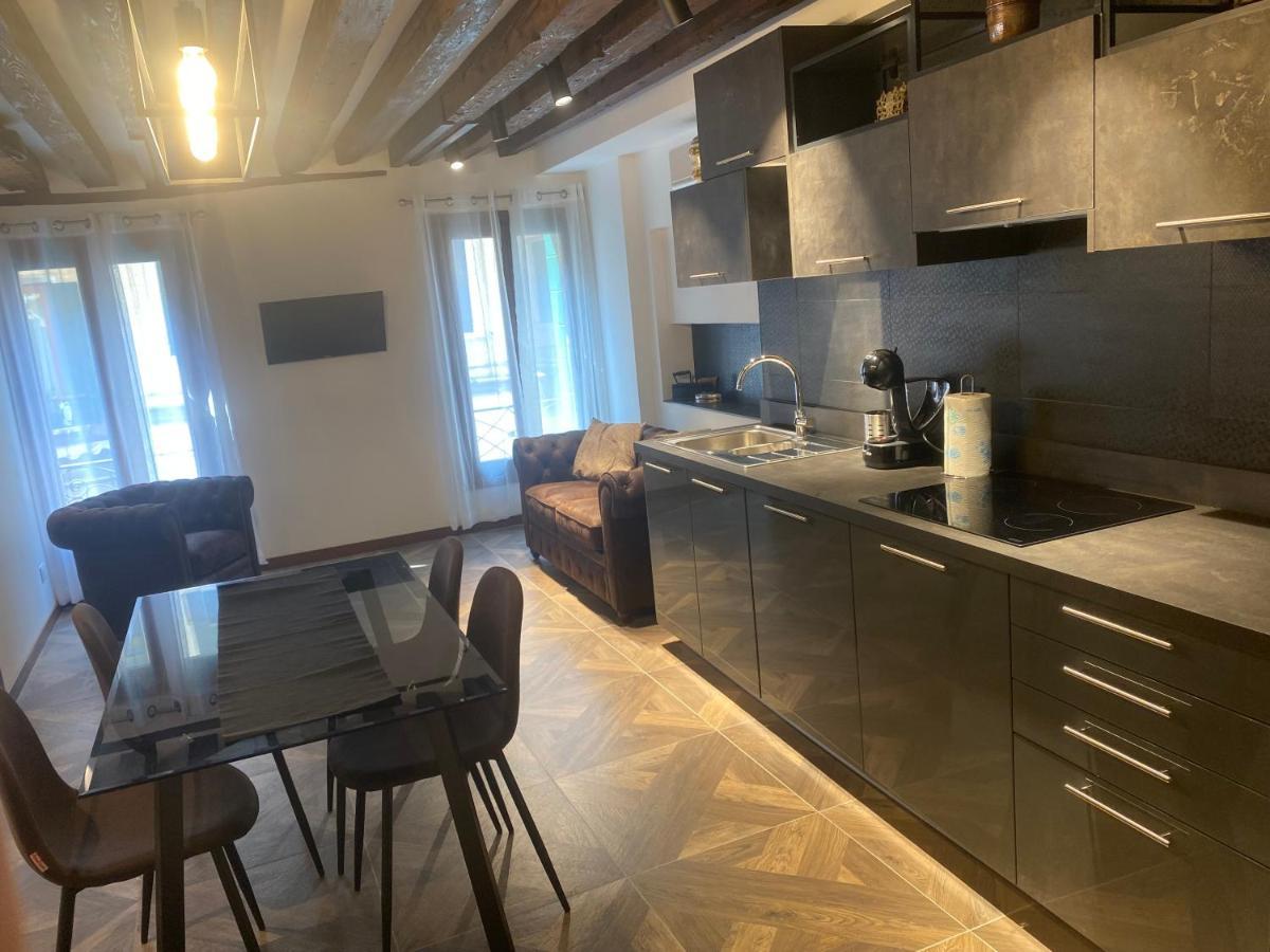 Antique Historical Apartment Венеция Экстерьер фото