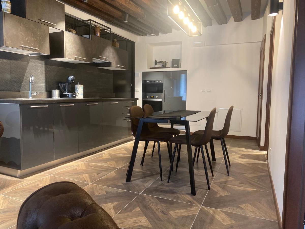 Antique Historical Apartment Венеция Экстерьер фото