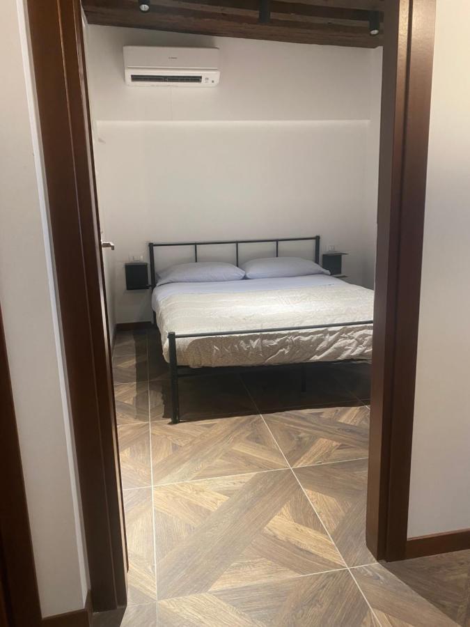 Antique Historical Apartment Венеция Экстерьер фото